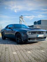 Dodge Challenger V8 Top Zustand! - graue Dodge Challenger