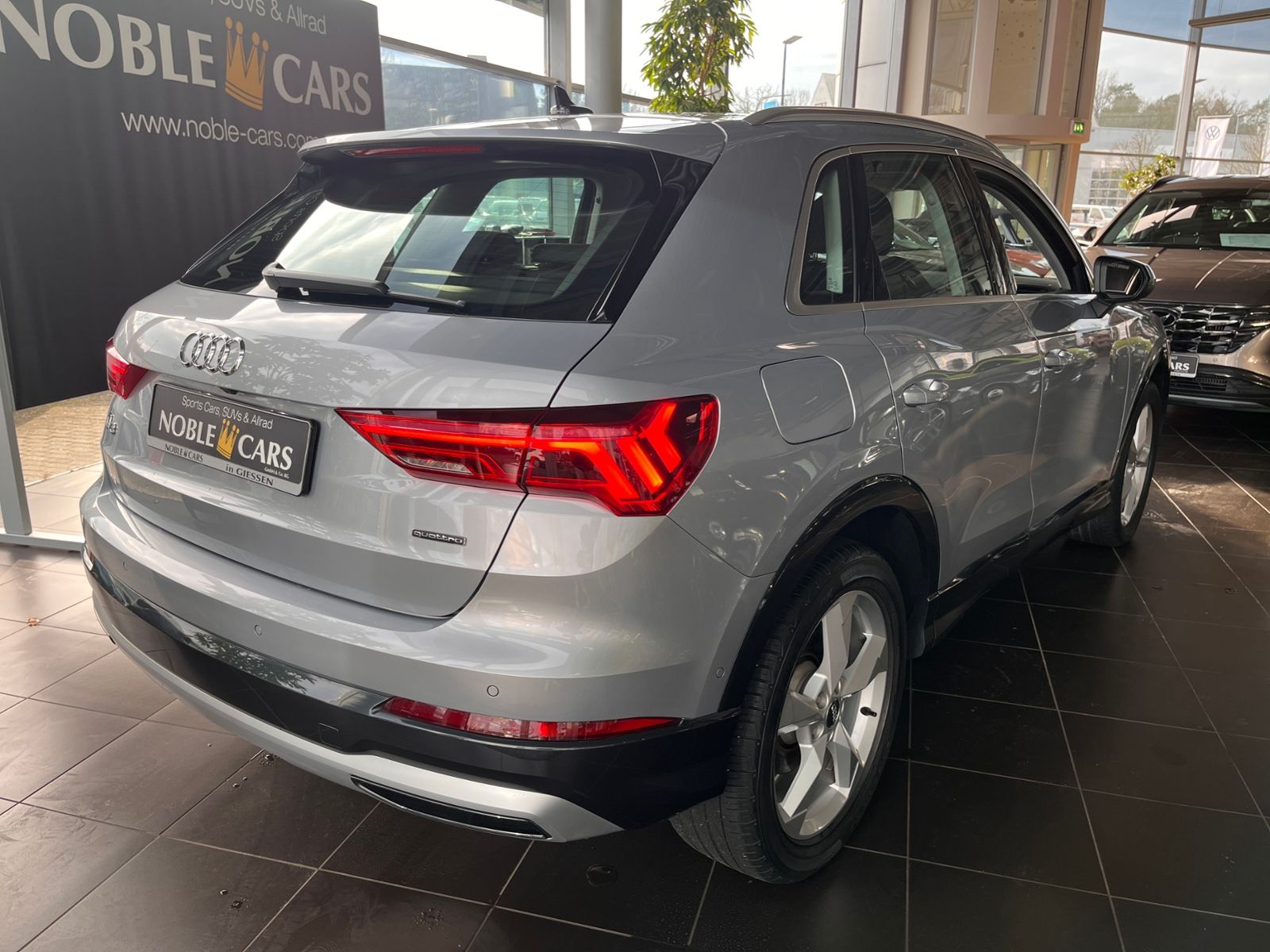 Fahrzeugabbildung Audi Q3 40 TFSI quattro advanced LED NAVI ALU