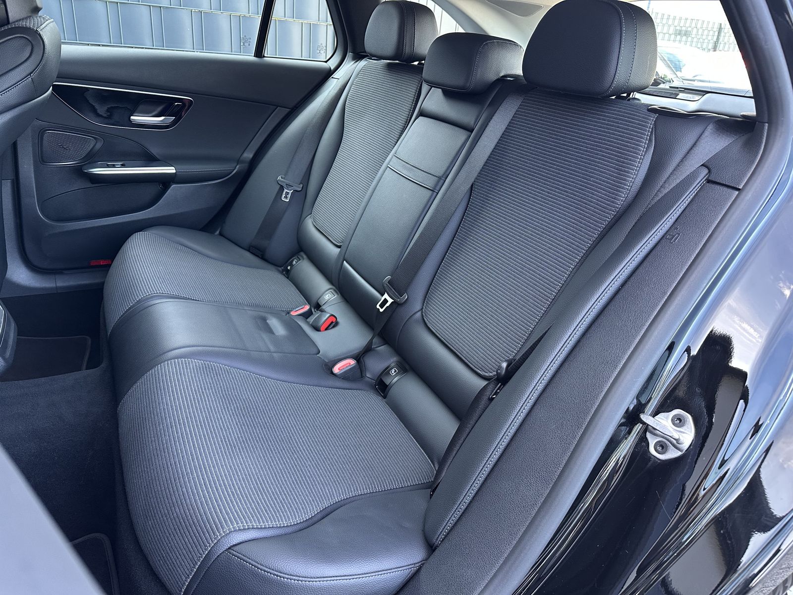 Fahrzeugabbildung Mercedes-Benz C 200d T Avantgarde NAV+LED+KAM+CARPLAY+VCOCK+PP