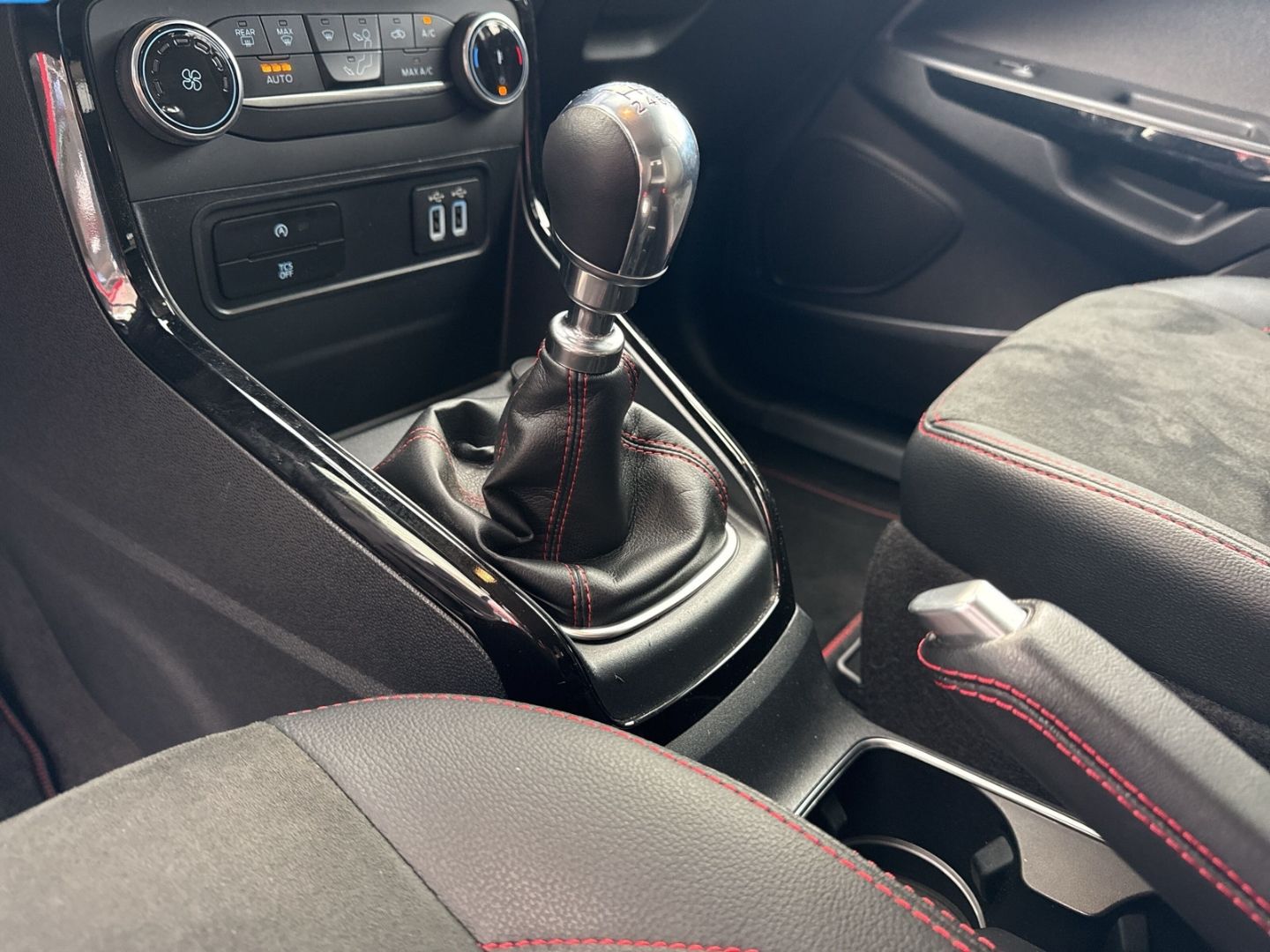 Fahrzeugabbildung Ford EcoSport ST-Line 1.0 EcoBoost EU6d DAB Android/C