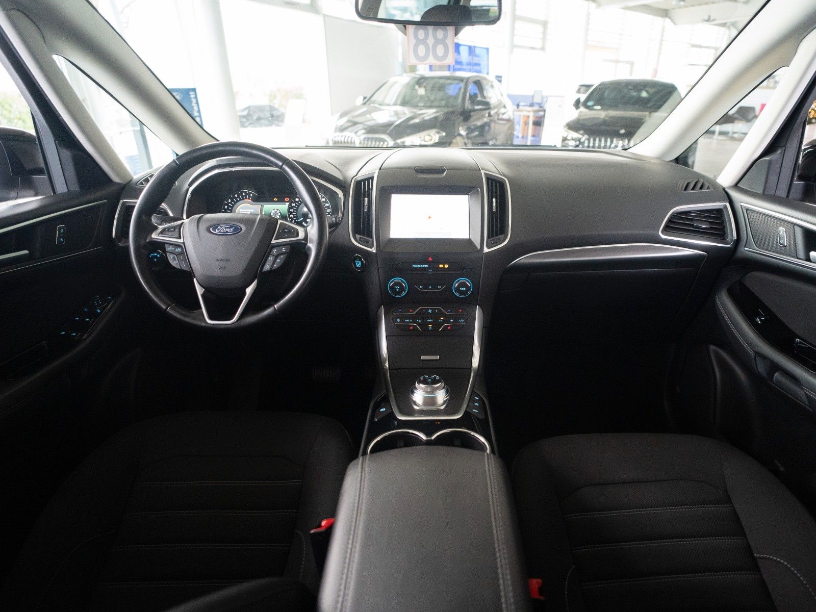 Fahrzeugabbildung Ford Galaxy Titanium/NAVI/AUTOMATIK/7-SITZER/WINTER