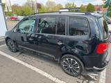 Volkswagen Touran Automatik / 7 Sitzplätze - Volkswagen Touran mit Benzin-Antrieb: Geländewagen, Automatik