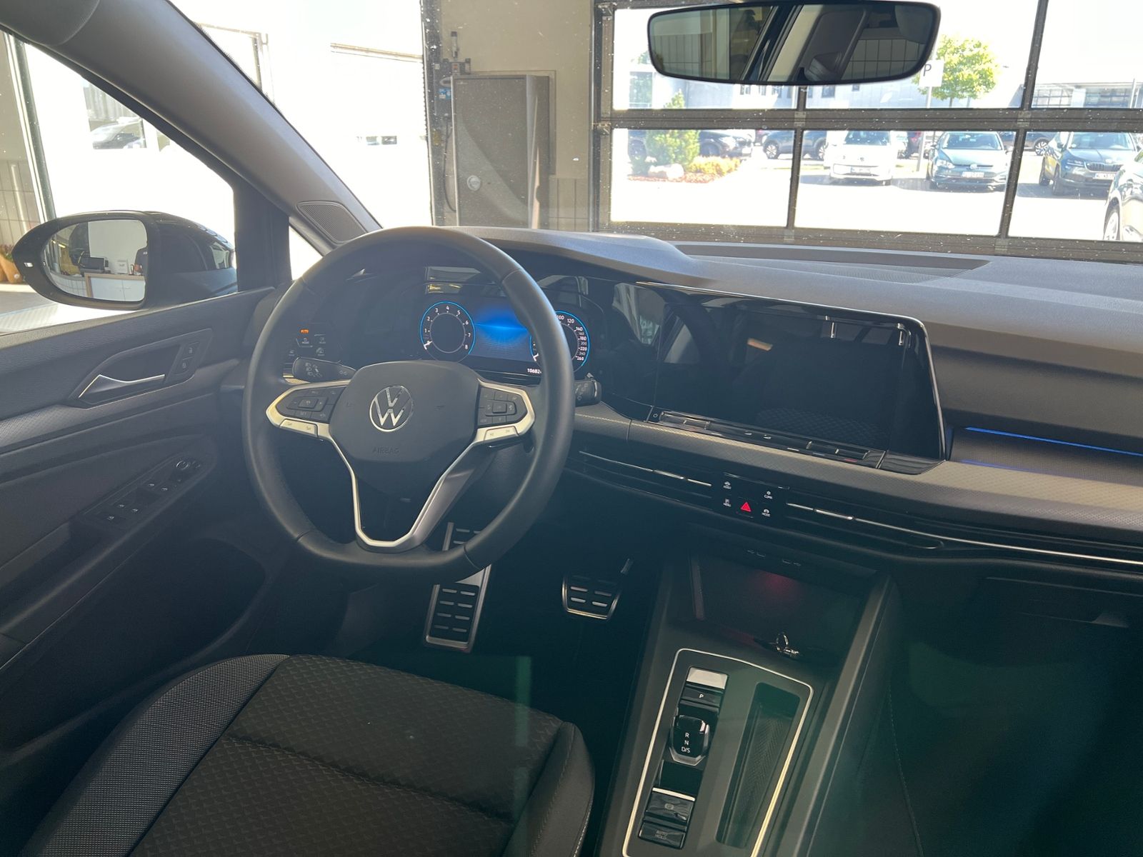 Fahrzeugabbildung Volkswagen Golf VIII Variant ACTIVE 1.5 eTSI DSG *AHK, LED,