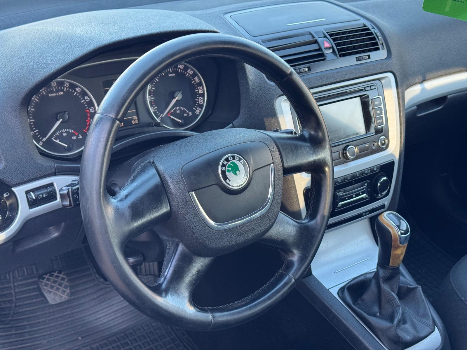 Skoda Octavia 2011 — фото 12