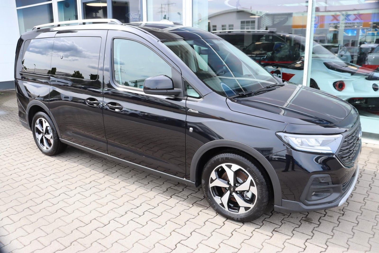 Ford Grand Tourneo Connect Active L2 4x4 0,0% FIN* imagem 2