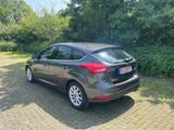 Ford Focus Lim. Titanium - Ford Focus: Navigationssystem