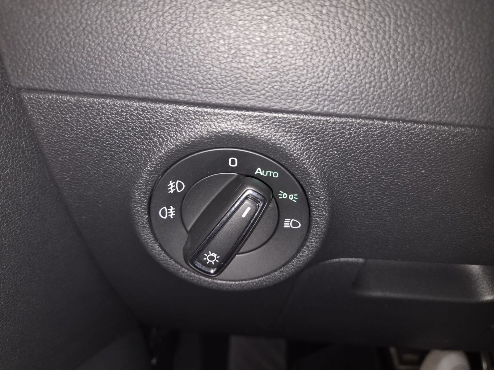 Fahrzeugabbildung SKODA Karoq Style /  1. Hand / Garantie