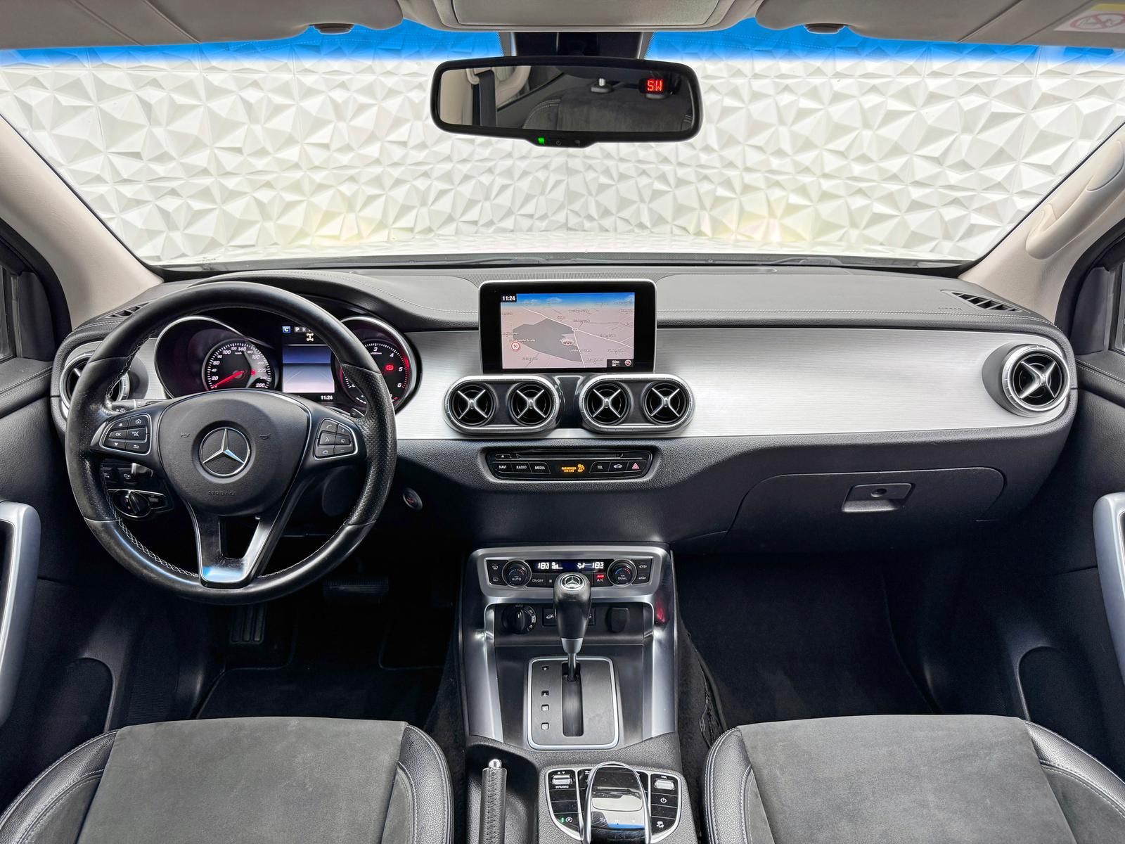 Fahrzeugabbildung Mercedes-Benz d POWER-EDITION/4MATIC/LED/KEYLES/360°/AHK