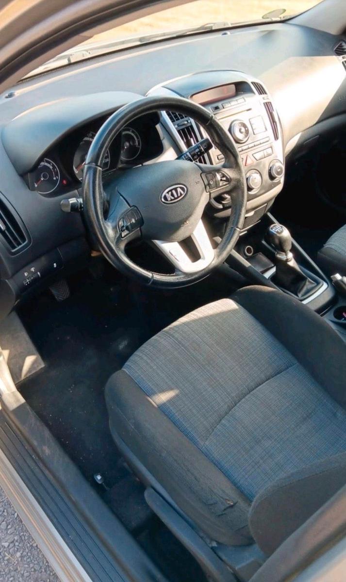 Kia cee'd 2011 — engine 90 HP (66kW)