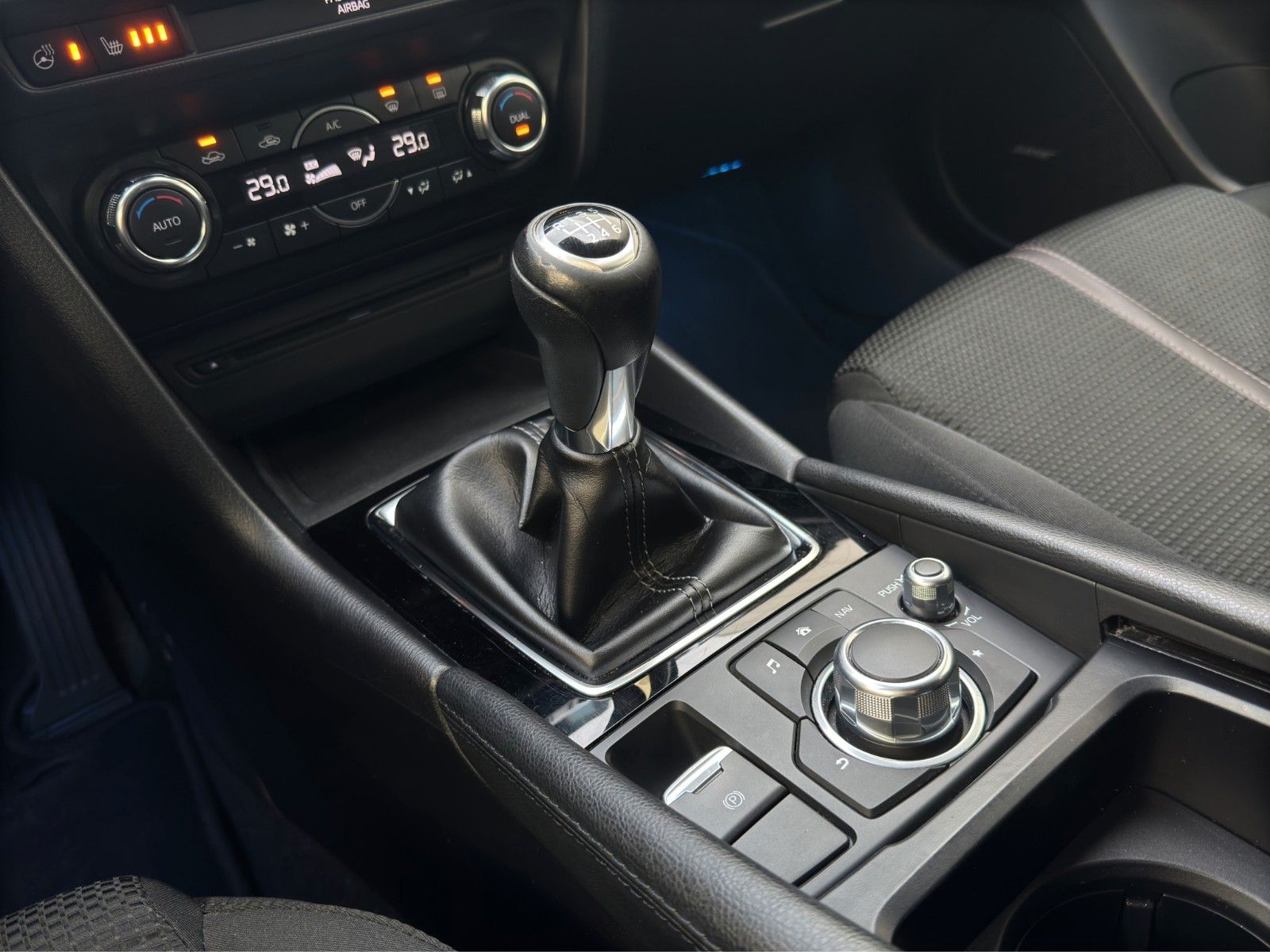 Fahrzeugabbildung Mazda 3 Lim. Sports-Line/Bose/LED/Kamera/Head-Up