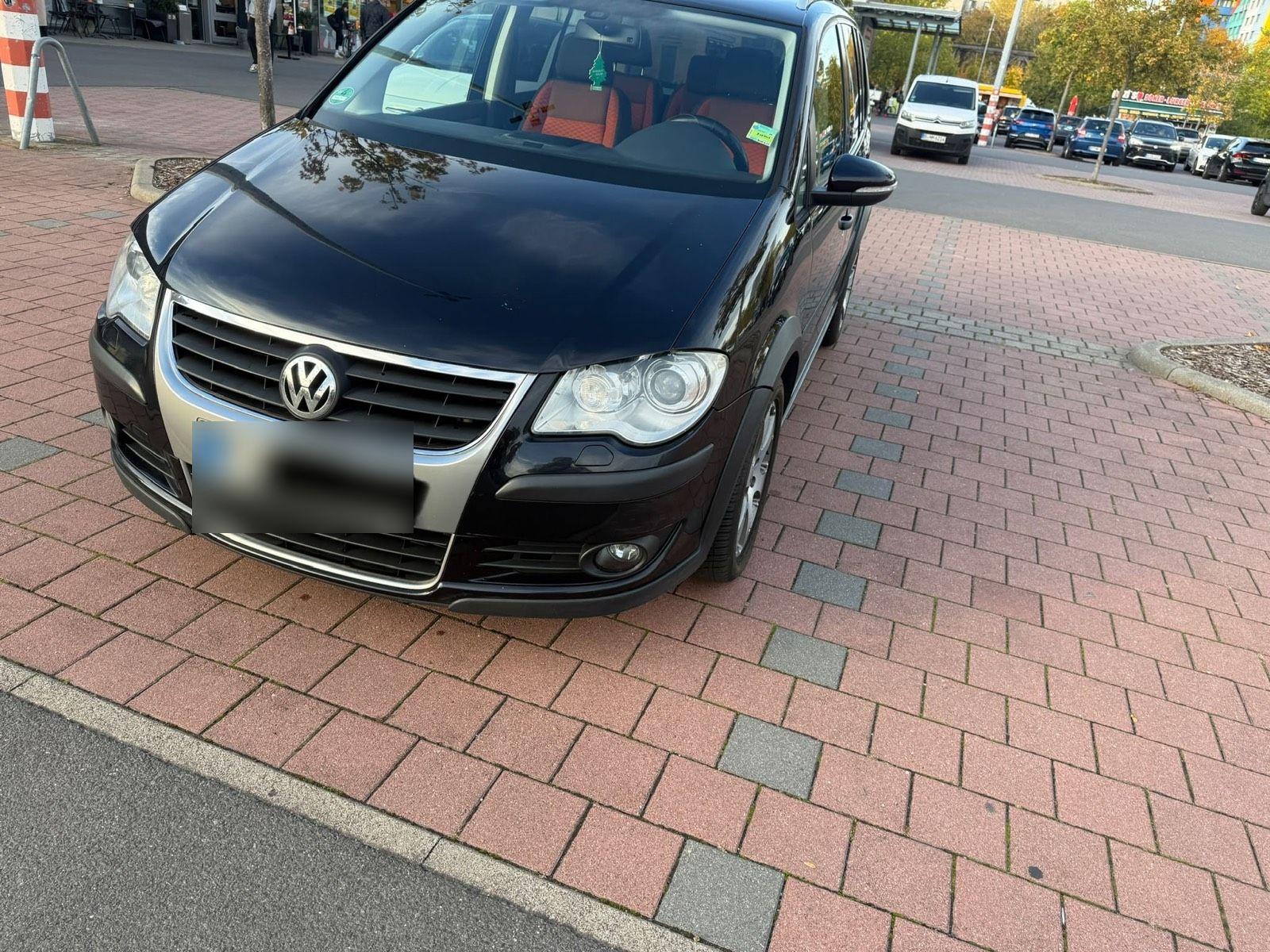 Volkswagen Touran 2010 — rear view