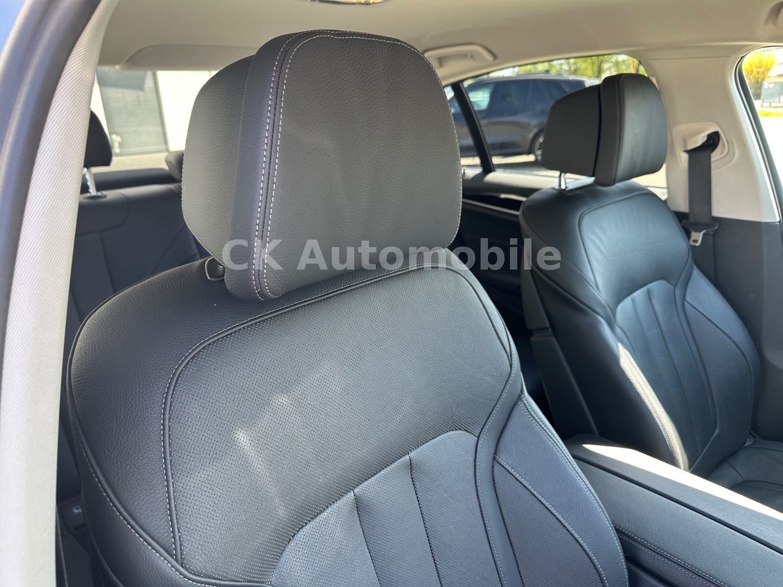 Fahrzeugabbildung BMW 530 i Lim. xDrive Sport Line/Navi/Leder/LED/Kam.