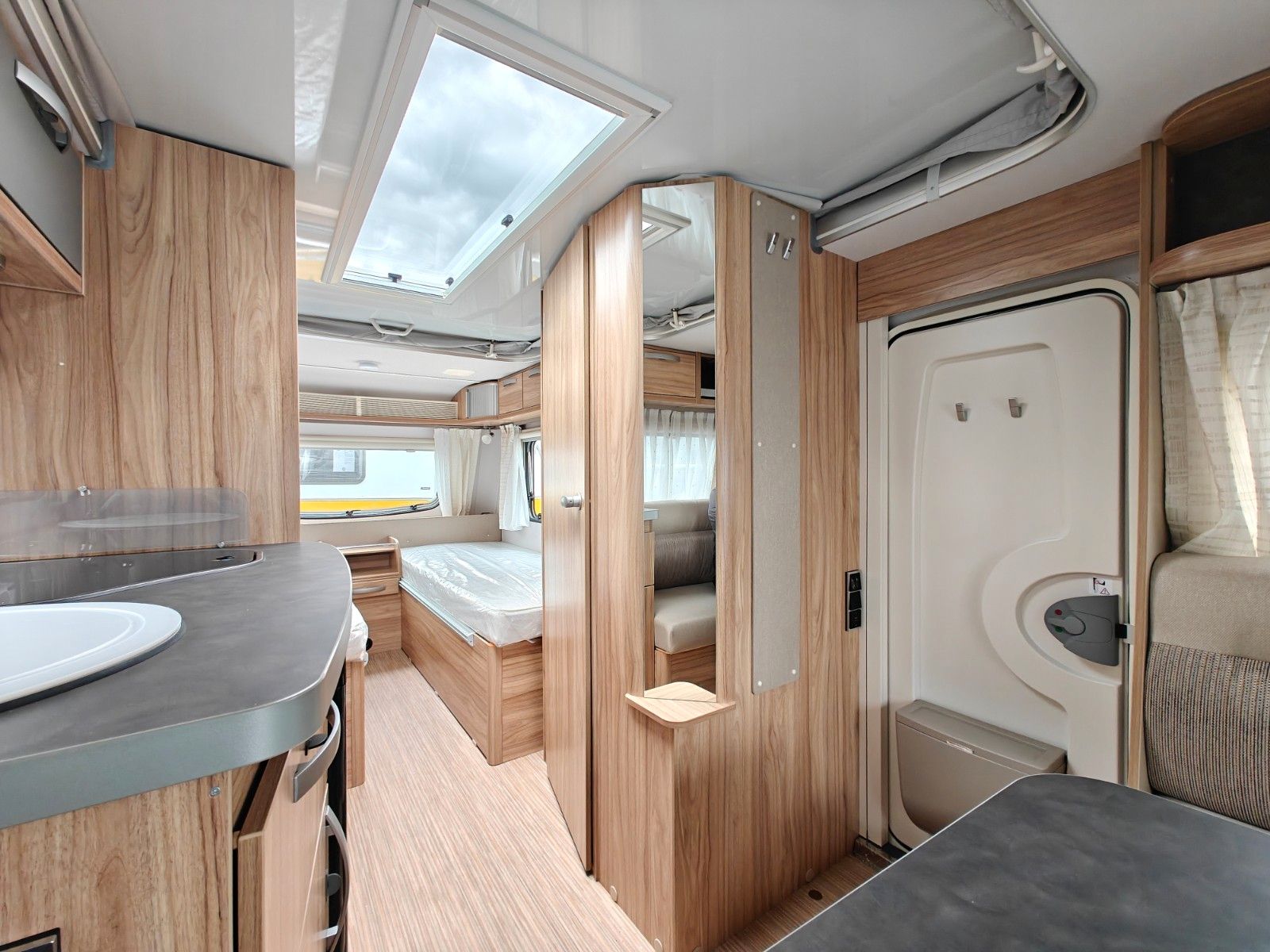 Fahrzeugabbildung HYMER / ERIBA / HYMERCAR Feeling 470 Elegance - JETZT 6.683€ SPAREN !!!