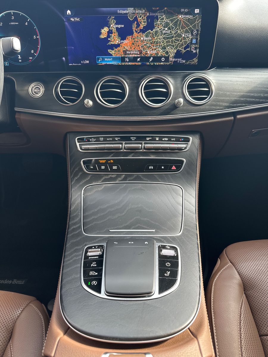 Fahrzeugabbildung Mercedes-Benz E 400d T 4Matic AMG-Line NAV+LED+360GRAD