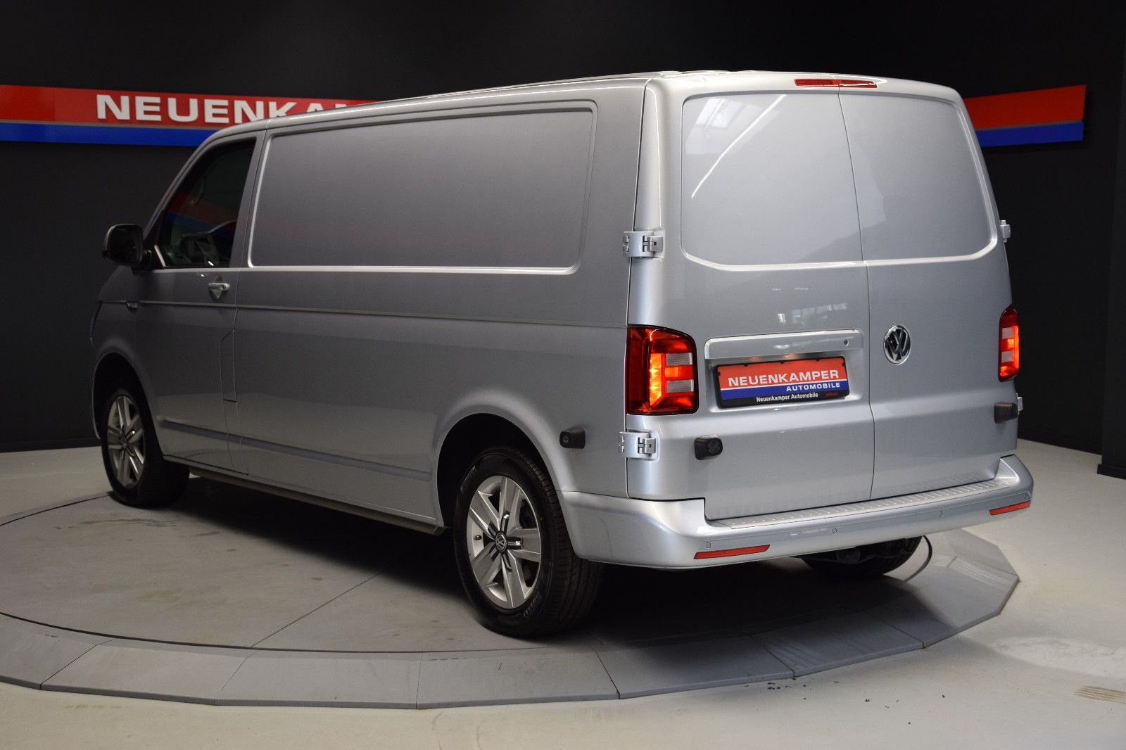 Fahrzeugabbildung Volkswagen T6 Transporter Kasten lang DSG 4Motion LED AHK