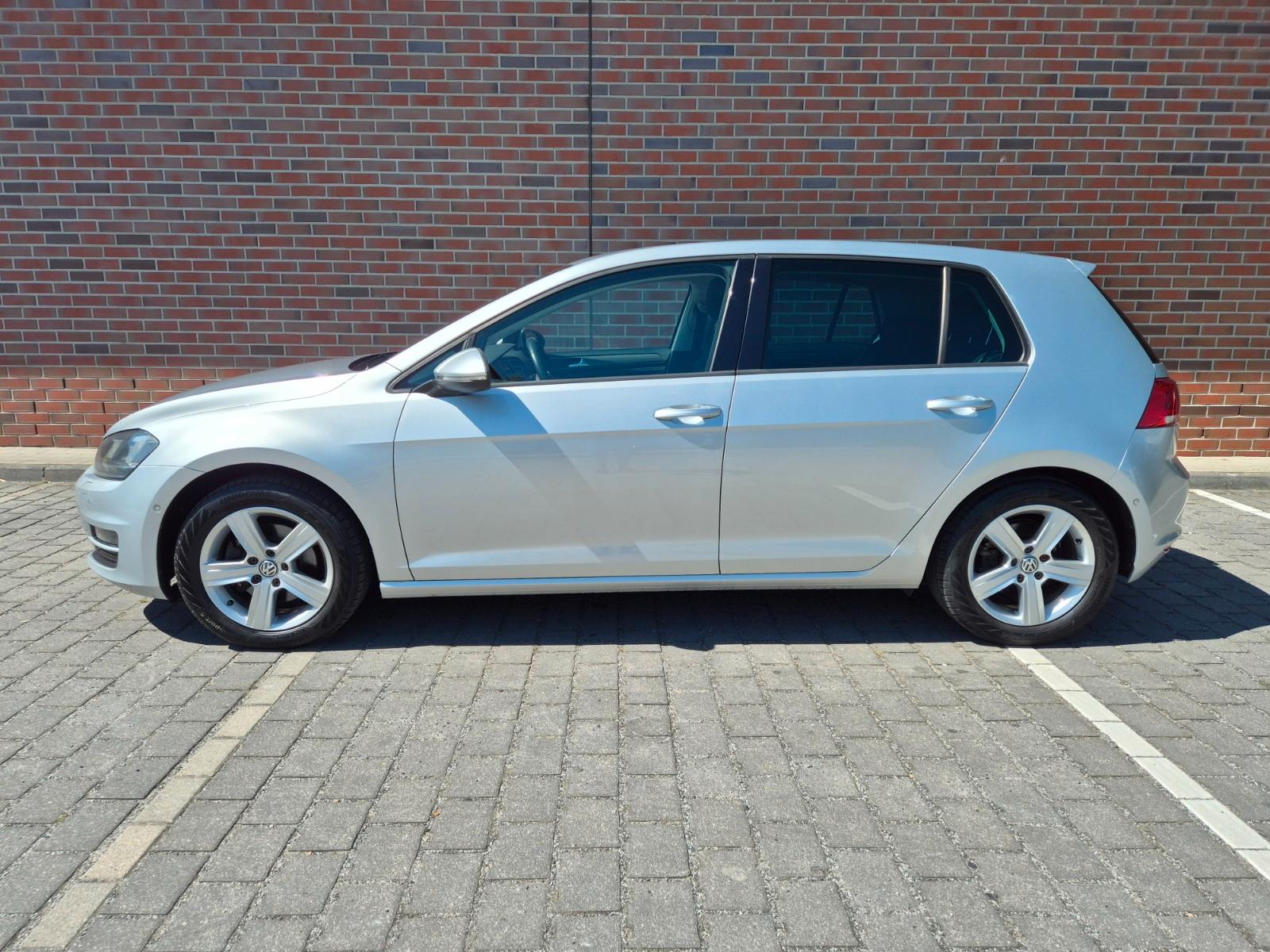 Volkswagen Golf VII Lim. - AUTOMATIK - PARKPILOT - XENON -