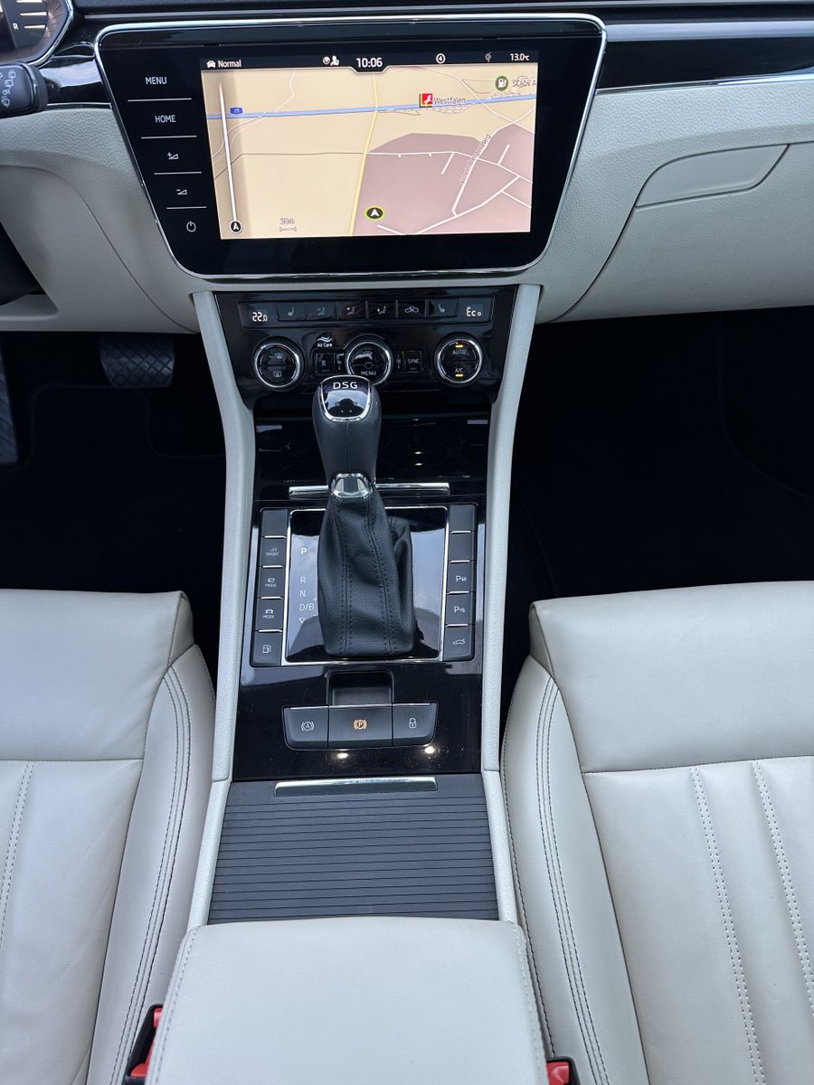 Fahrzeugabbildung SKODA Superb Combi iV 1.4 TSI L&K NAV+LED+PANO+19ZO+VC