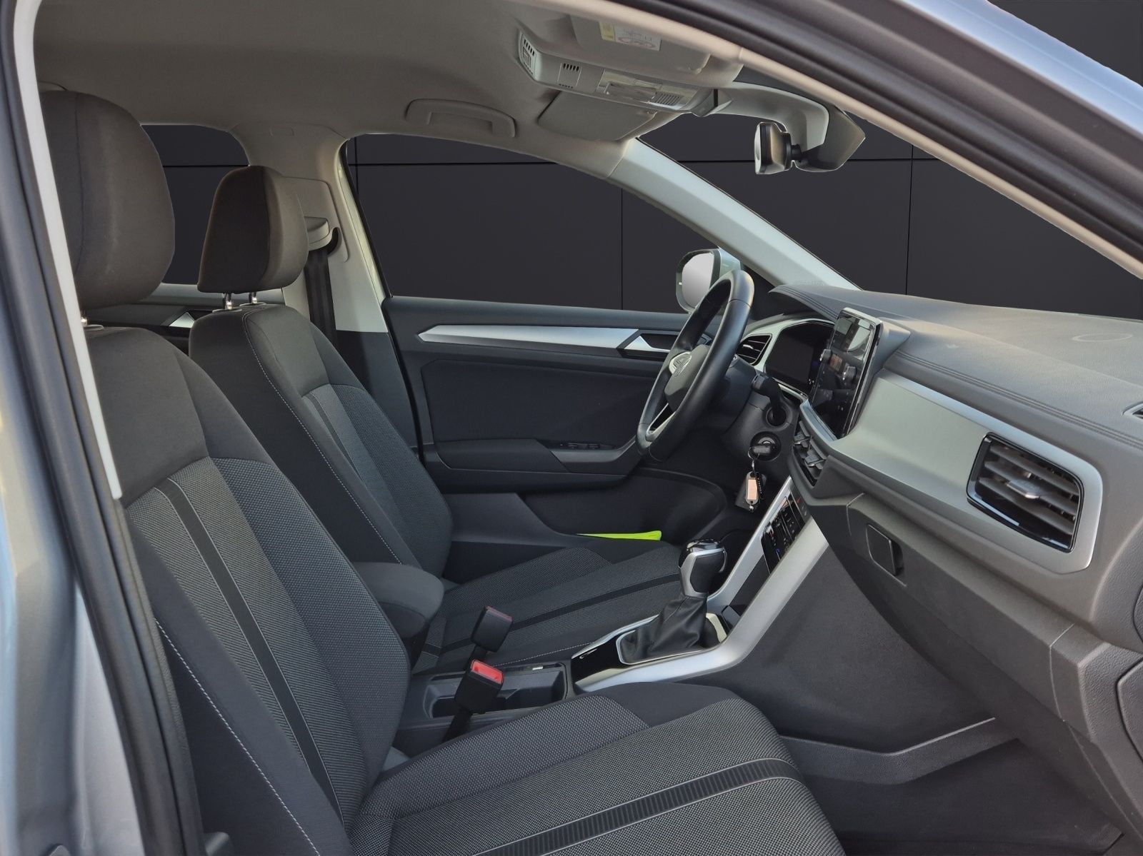 Fahrzeugabbildung Volkswagen T-Roc TSI Life DSG LED Navi AID ACC RFK SH