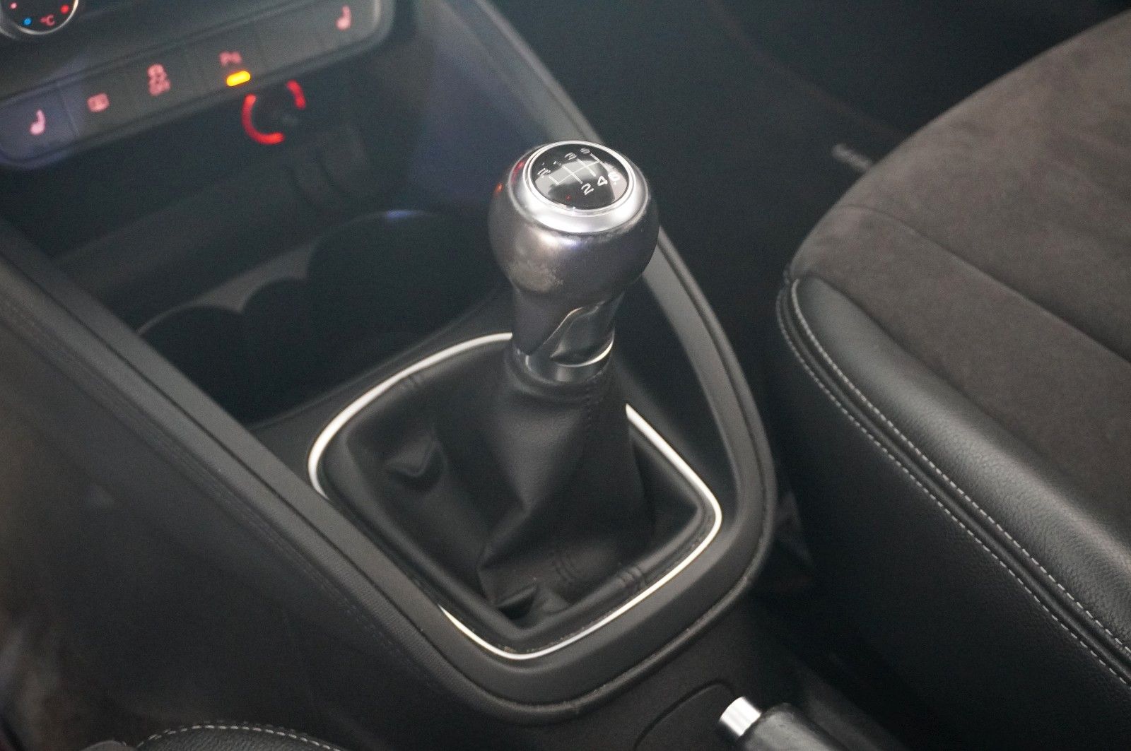 Fahrzeugabbildung Audi A1 1.4 TFSI NAVI/BI-XENON/SHZ/SPORT/PDC/TEMP/AHK
