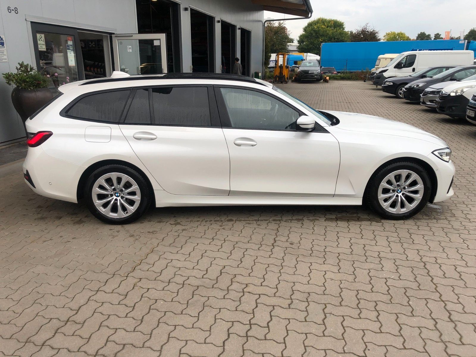 Fahrzeugabbildung BMW 320 d Touring Advantage Panoramadach