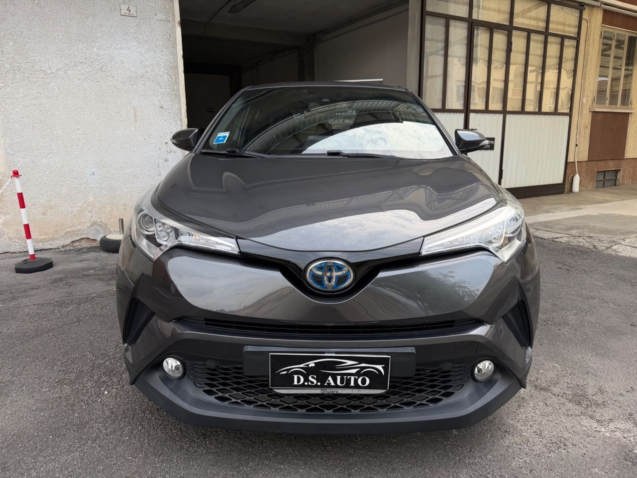 Toyota C-HR 1.8 Hybrid E-CVT Lounge imagem 2