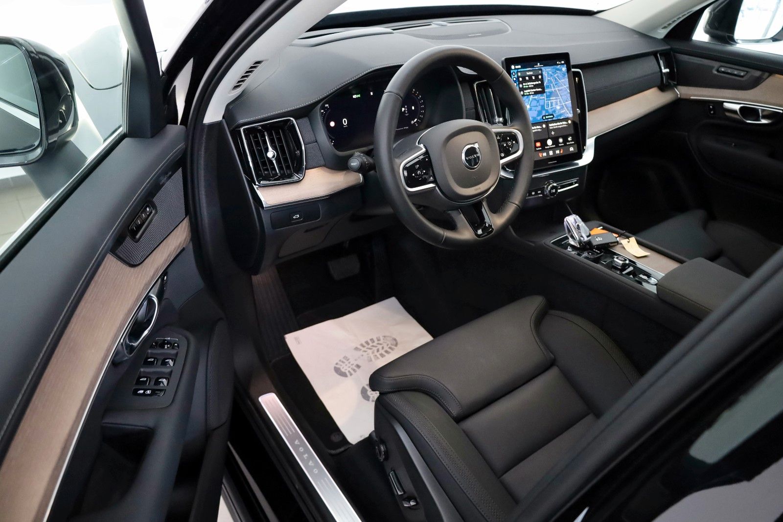 Fahrzeugabbildung Volvo XC90 Plus Bright AWD,7Sitze,360°,HUD,H&K,ACC,AHK