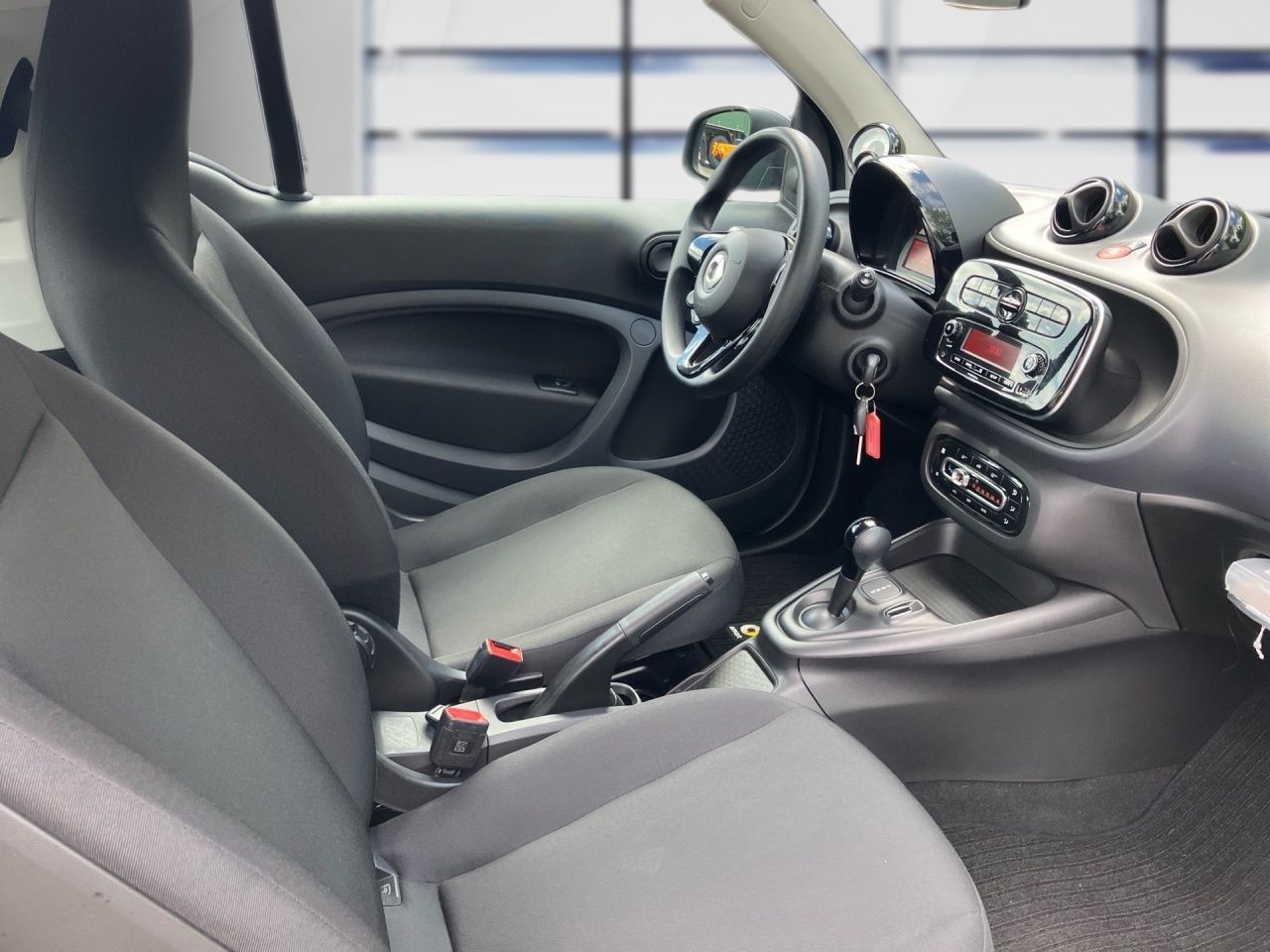 Fahrzeugabbildung Smart smart EQ fortwo 22KW+SITZHEIZ+KLIMAAUTO+DAB+USB