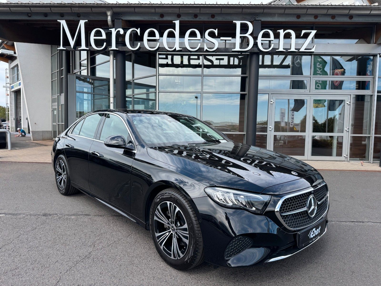 Fahrzeugabbildung Mercedes-Benz E 220 d Avantgarde R-Kamera+Pano+Distr+TotW+ - mit KI generiert/bearbeitet