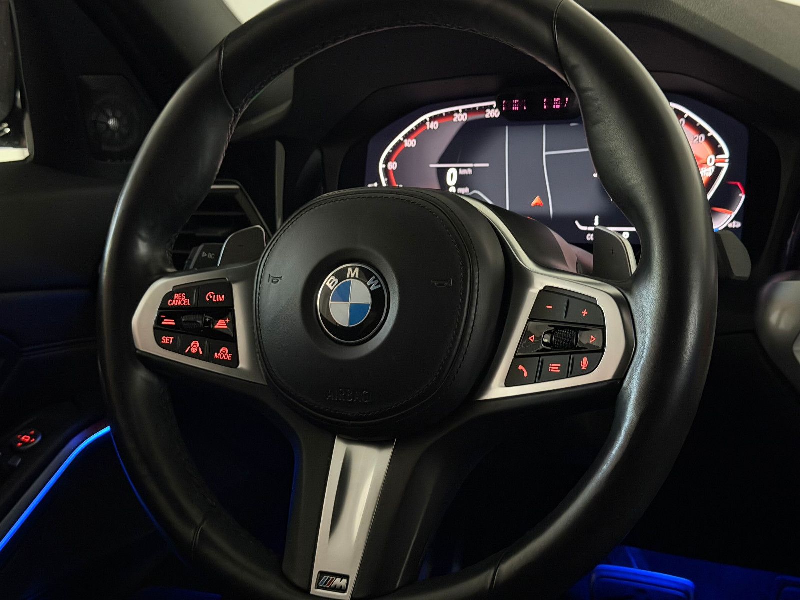 Fahrzeugabbildung BMW 330 i xDrive M SPORT/LASER/HuD/H&K/360*/MEMORY