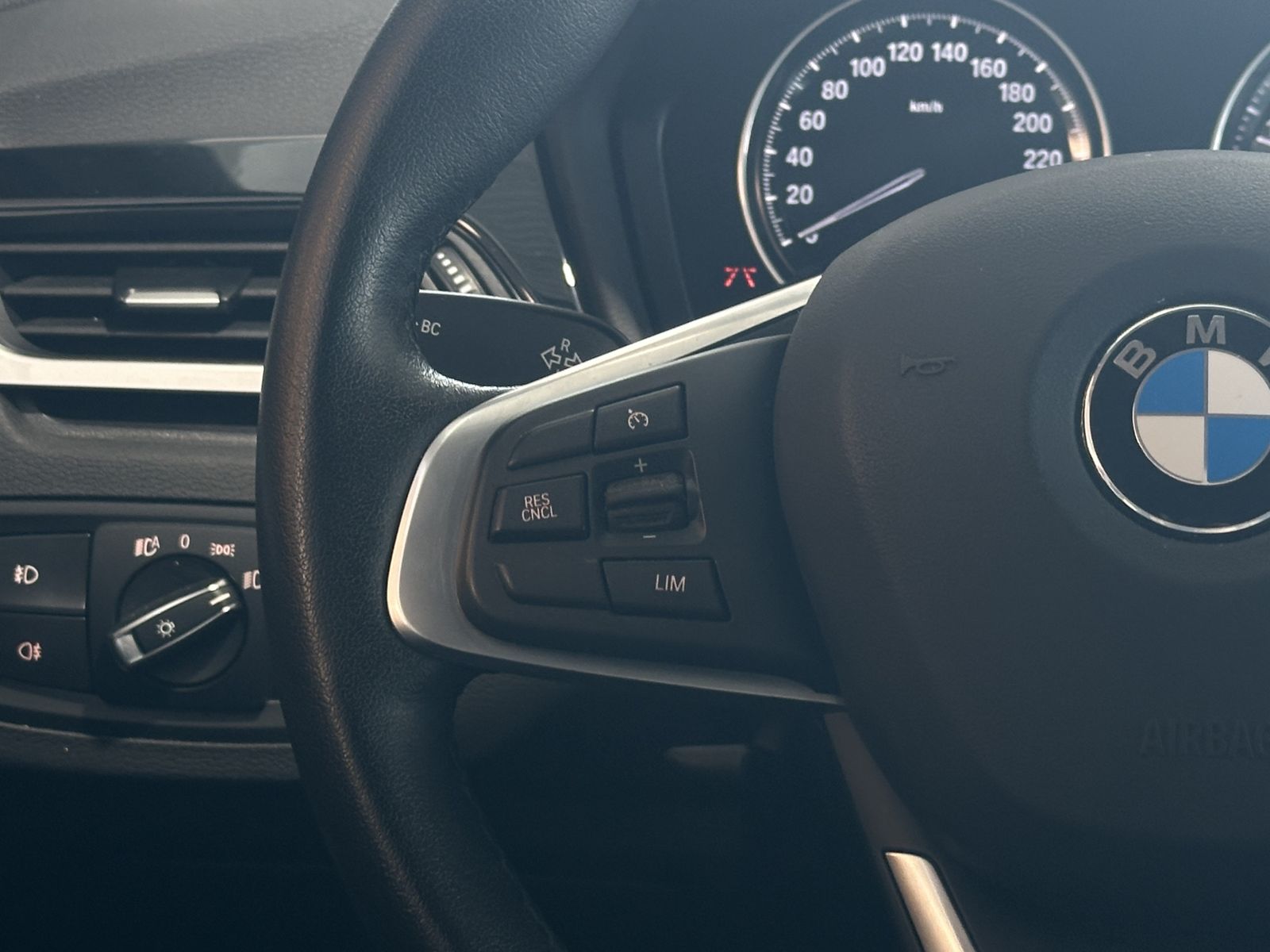 BMW X1 18d Advantage sDrive Navi R.Cam AHK LED SHZ foto 17