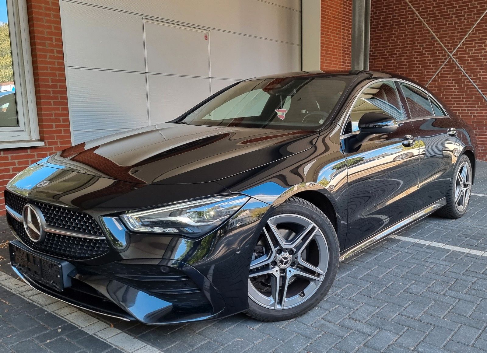 Mercedes-Benz CLA 180-AMG.LINE-KAMERA-ALCANTARA-SPUTHALTE