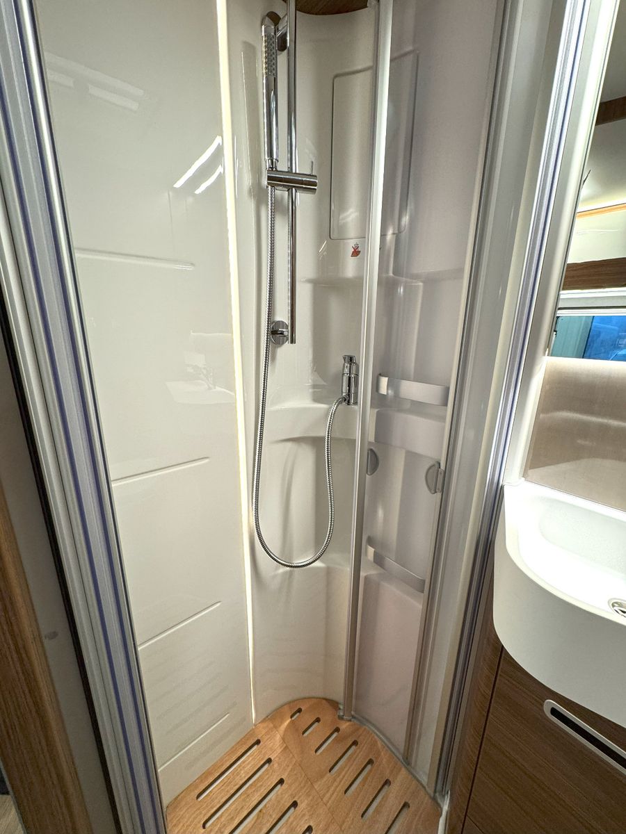 Fahrzeugabbildung HYMER / ERIBA / HYMERCAR B-Klasse MC-I White Line 600 - Vollausstattung!