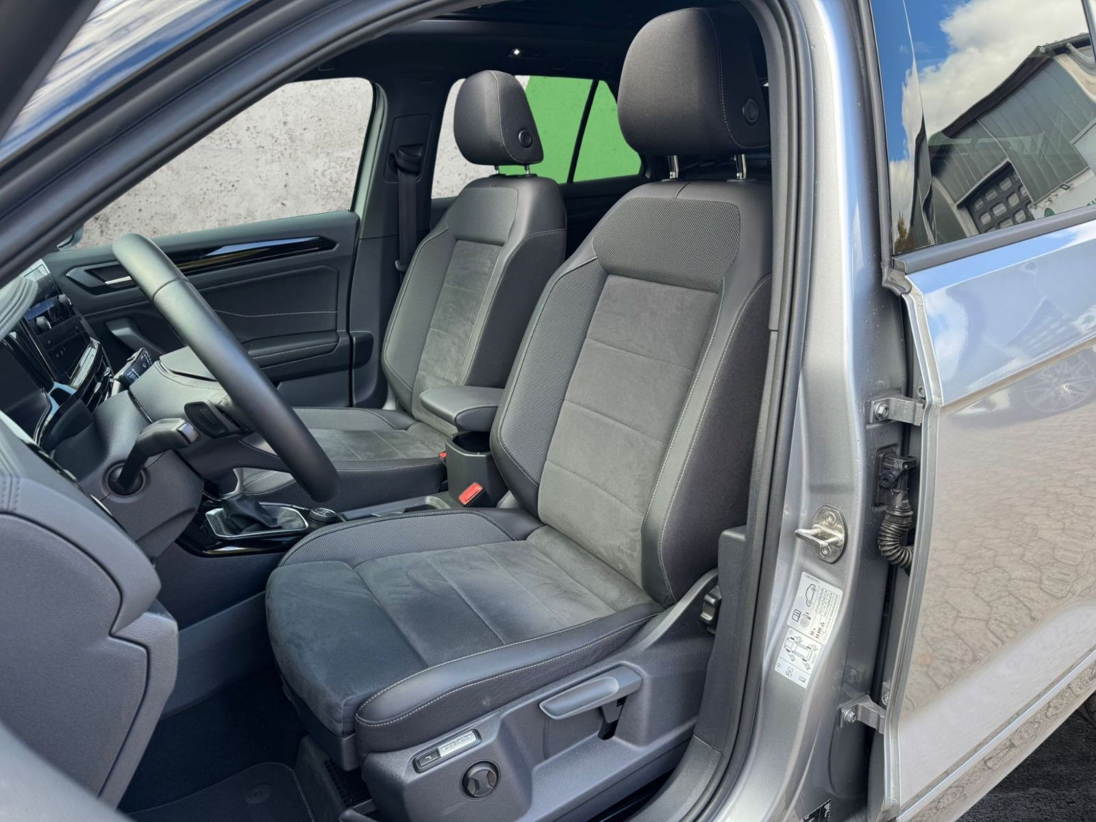 Fahrzeugabbildung Volkswagen T-Roc 2.0 TSI  R-Line 4Motion 190 PS*PANO*ACC*