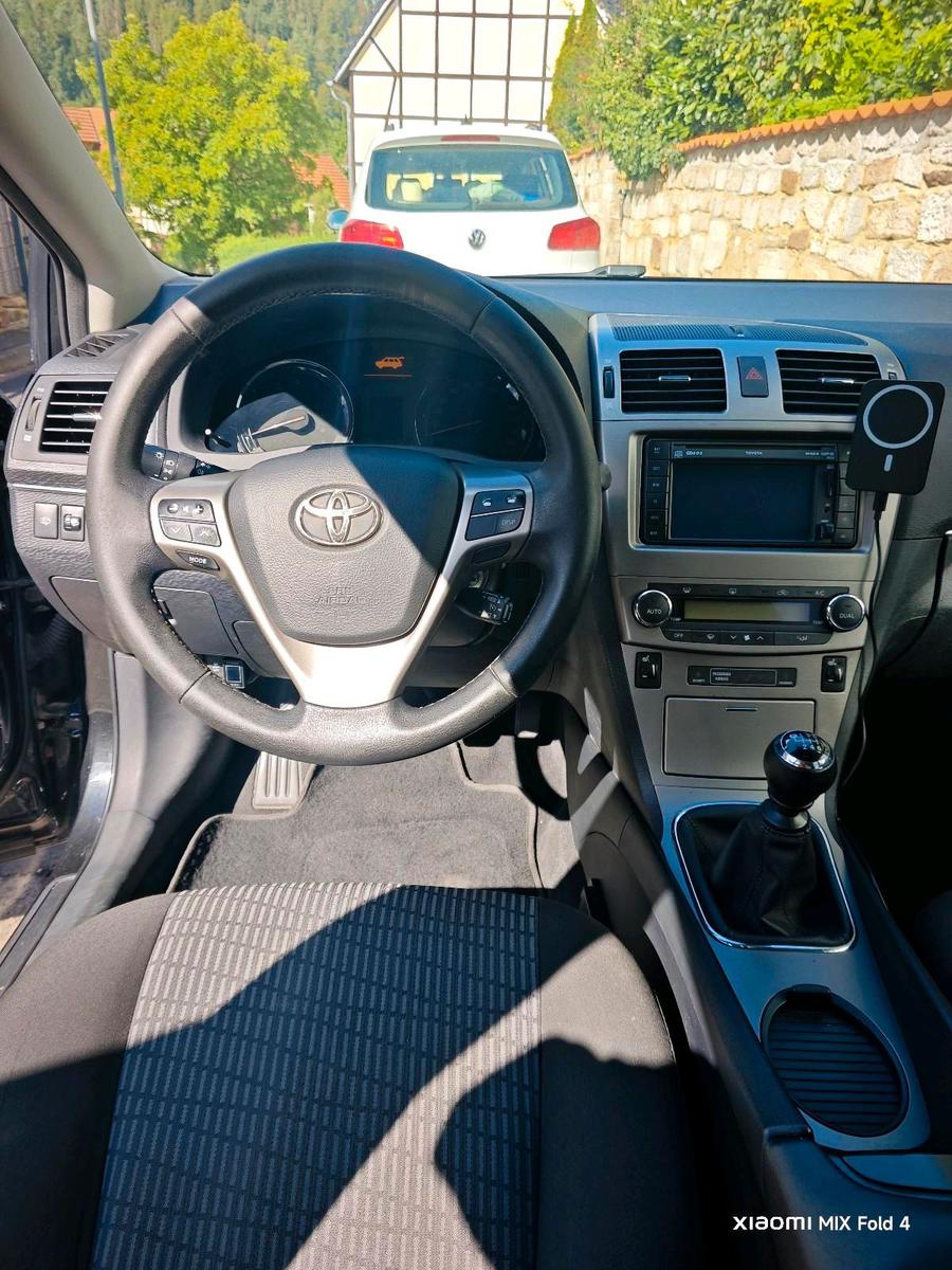 Toyota Avensis 2011 — photo 13