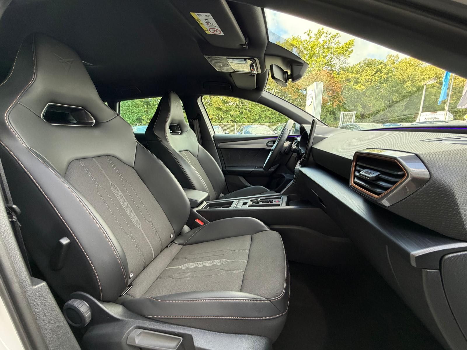 Fahrzeugabbildung CUPRA Leon 2.0 TSI VZ >VIRTU+LED+NAVI+PDC+DAB+19"+