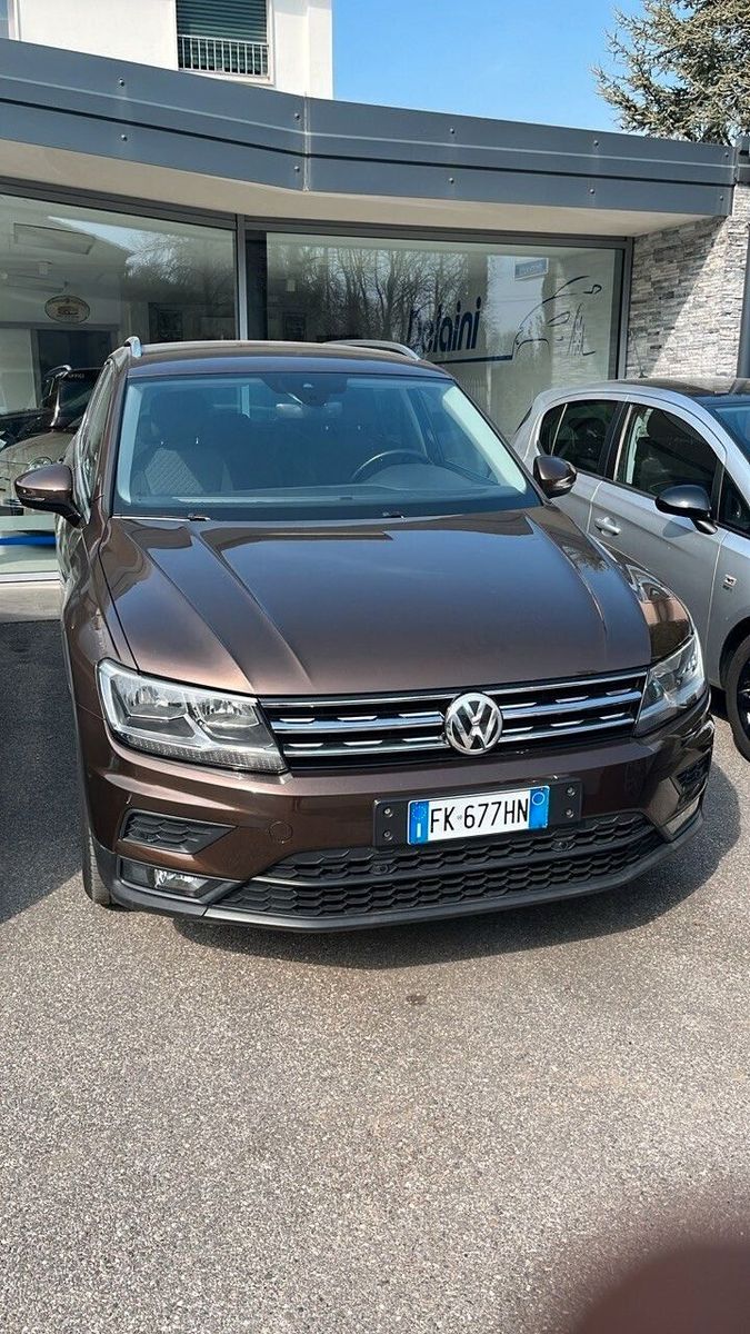 Volkswagen Tiguan - 1