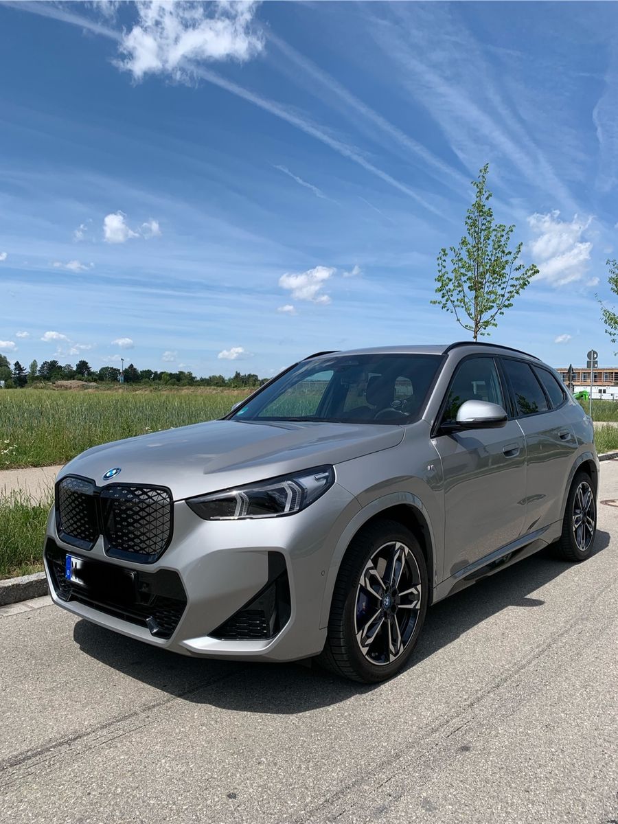 BMW iX1 xDrive30 - MwSt. ausweisbar 