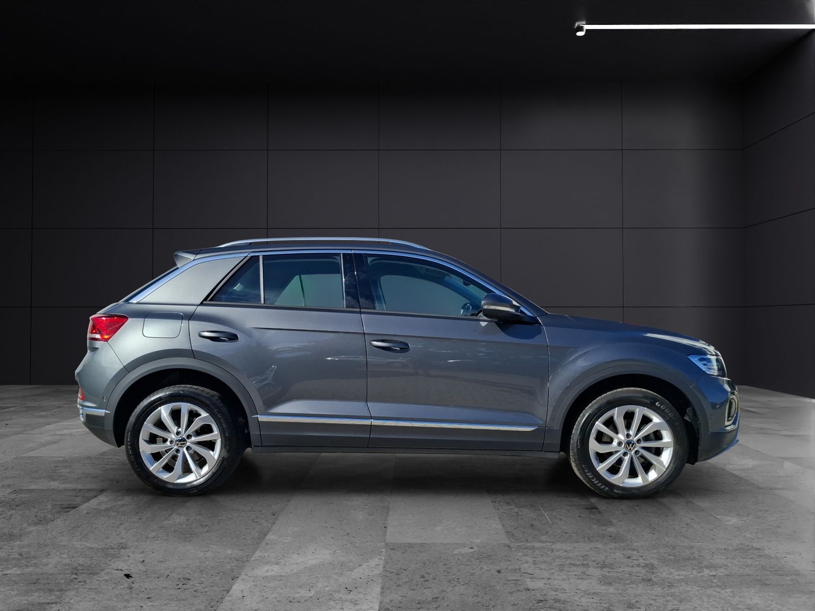 Fahrzeugabbildung Volkswagen T-Roc TSI Style DSG STH LED AHK Navi AID ACC RFK