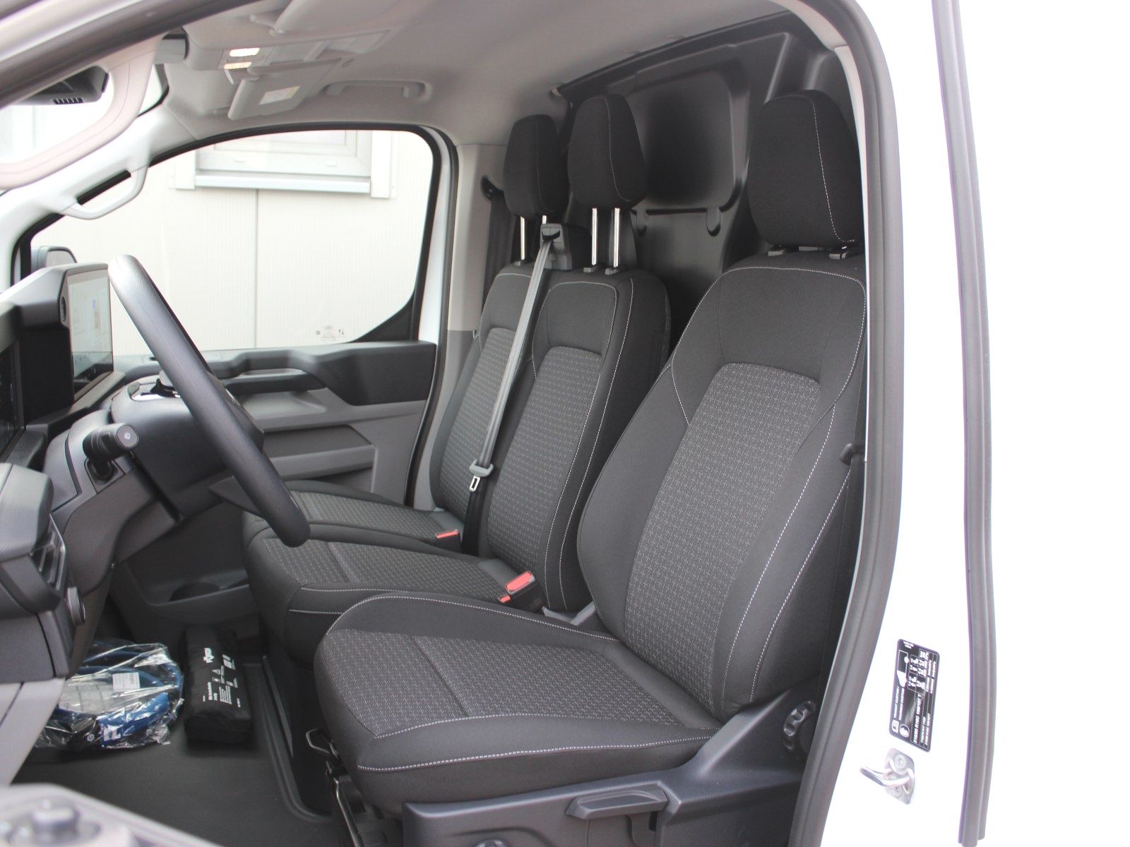 Fahrzeugabbildung Ford Transit Custom 320 L1 Trend FWD Plug-in Hybrid