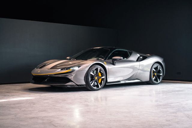 Fahrzeugabbildung Ferrari SF90 Fiorano, Karbon, 20´´Diamond, Kamera, Folie