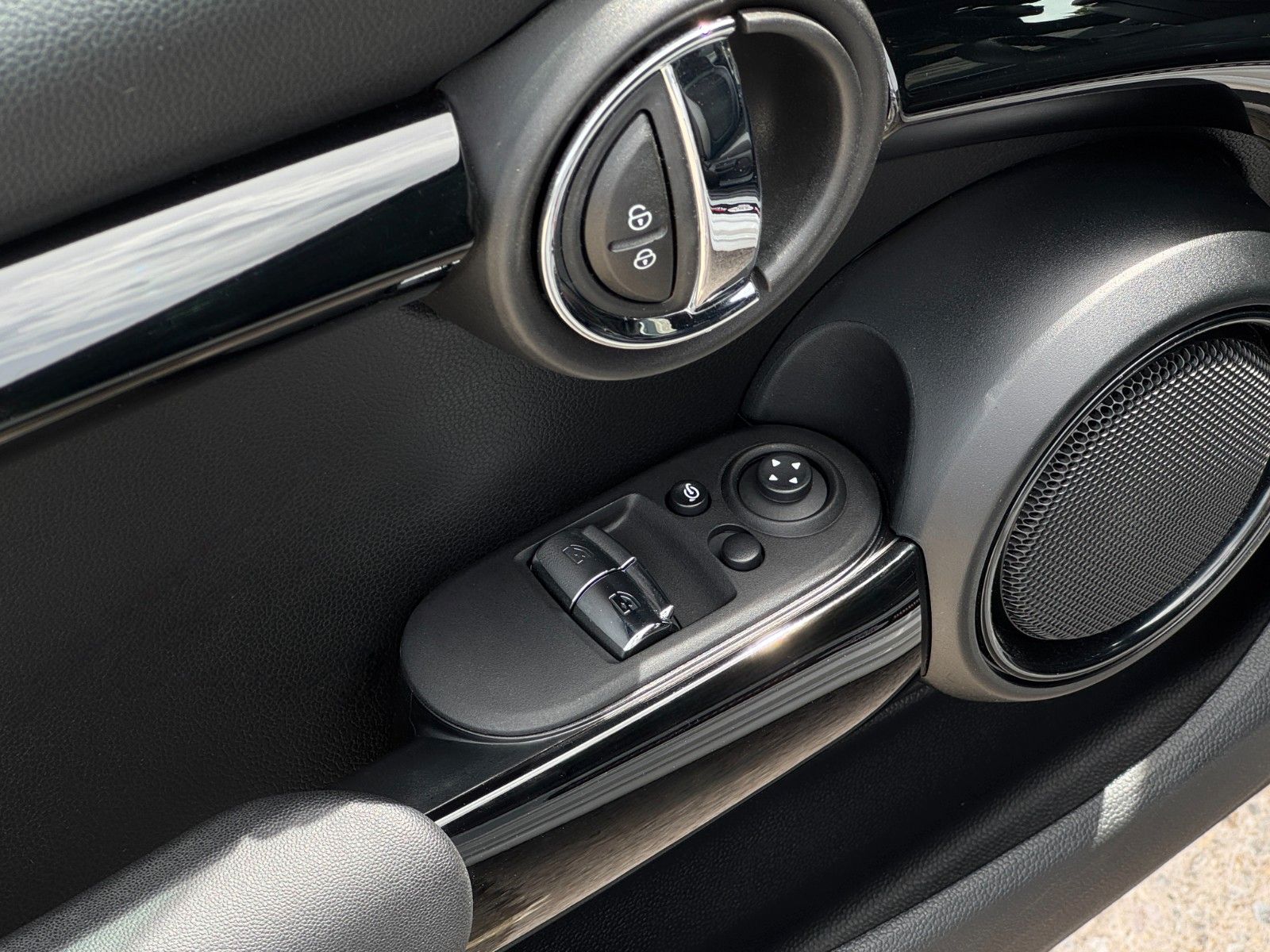 Fahrzeugabbildung MINI John Cooper Works CarPlay Adap. LED NAV HuD PDC