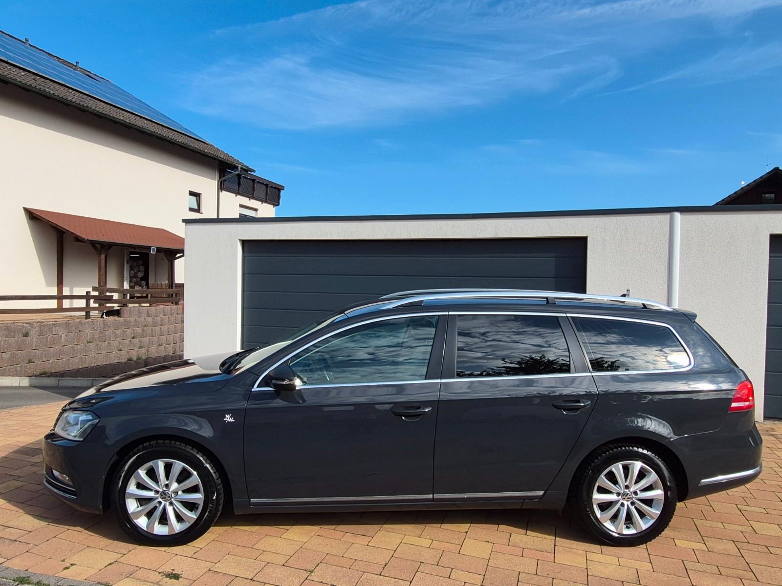 Volkswagen Passat 2014 — rear view