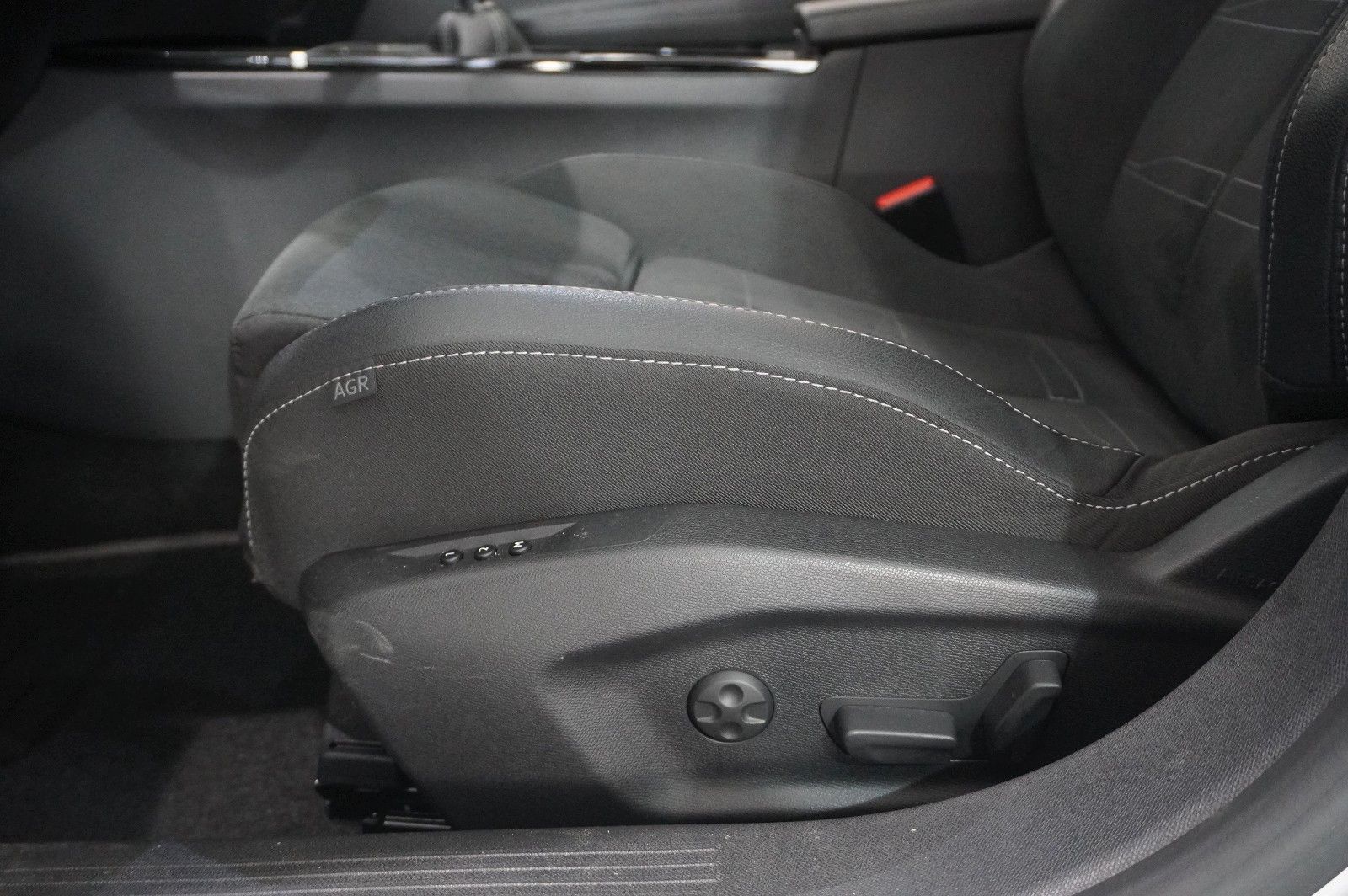 Fahrzeugabbildung Opel Astra L ST 1.2T GS SPORT NAVI/LED/360°/PANO./HUD
