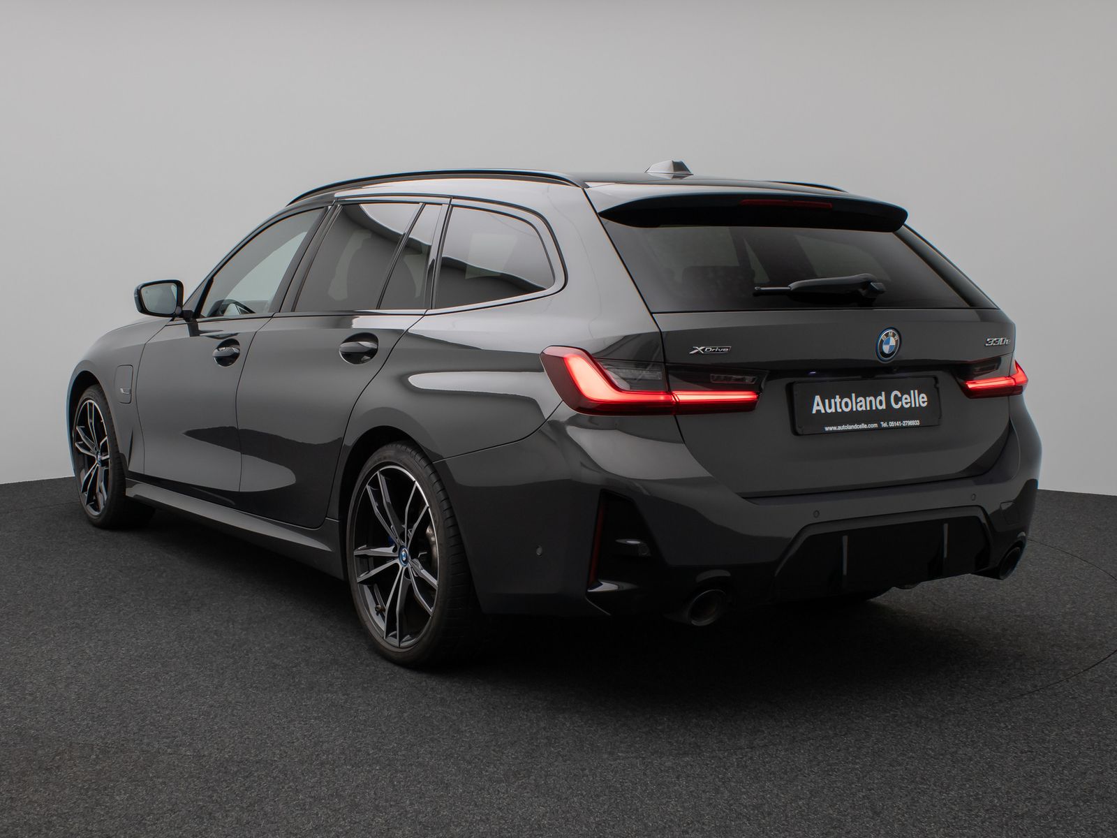 Fahrzeugabbildung BMW 330e xD M Sport Pro Panorama Kamera HUD DAB H/K