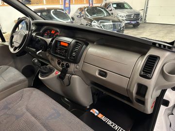 Renault Trafic Combi L1H1 2,7t  verglast*9- Sitzer*AHK*