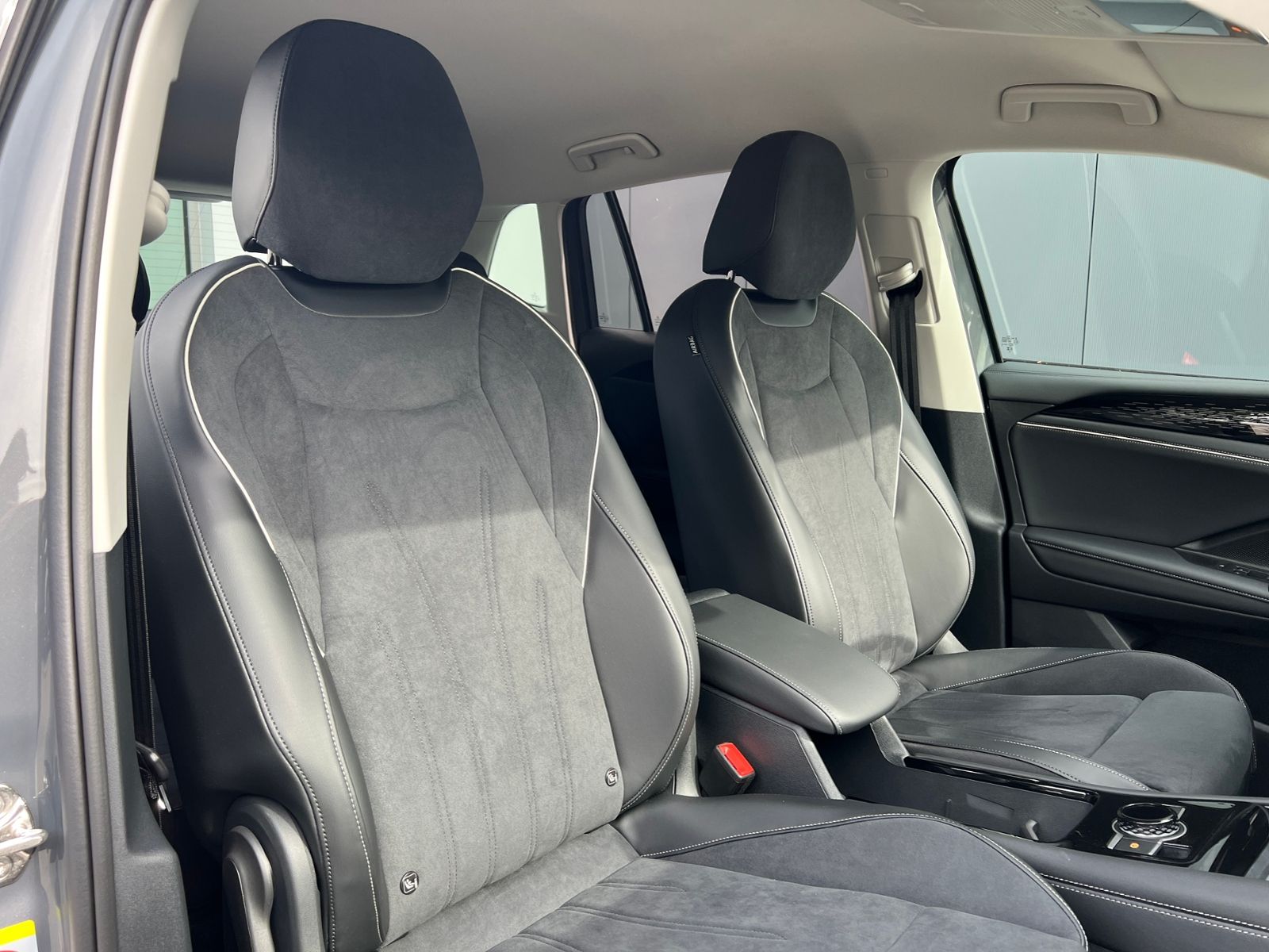 Fahrzeugabbildung Volkswagen Tiguan Elegance 1.5 eTSI DSG *AHK, IQ.Light, 18'