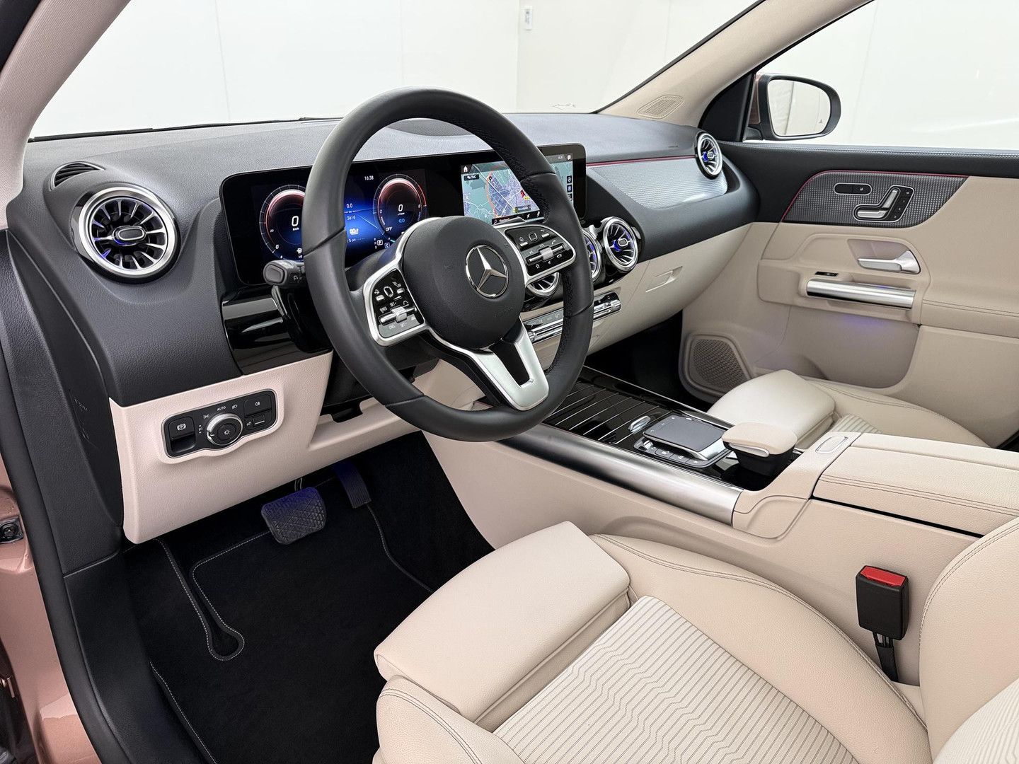 Mercedes-Benz GLA 250 250e Business Solution | Panorama - Schi imagem 2