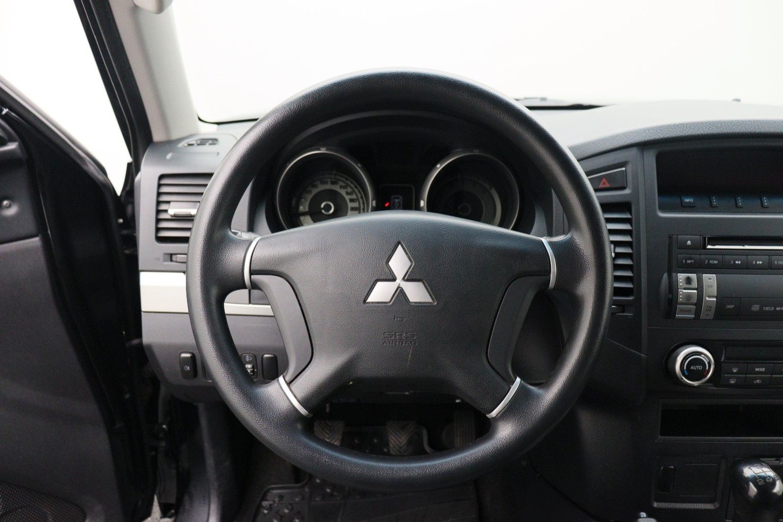 Fahrzeugabbildung Mitsubishi Pajero 3.2 DI-D Inform