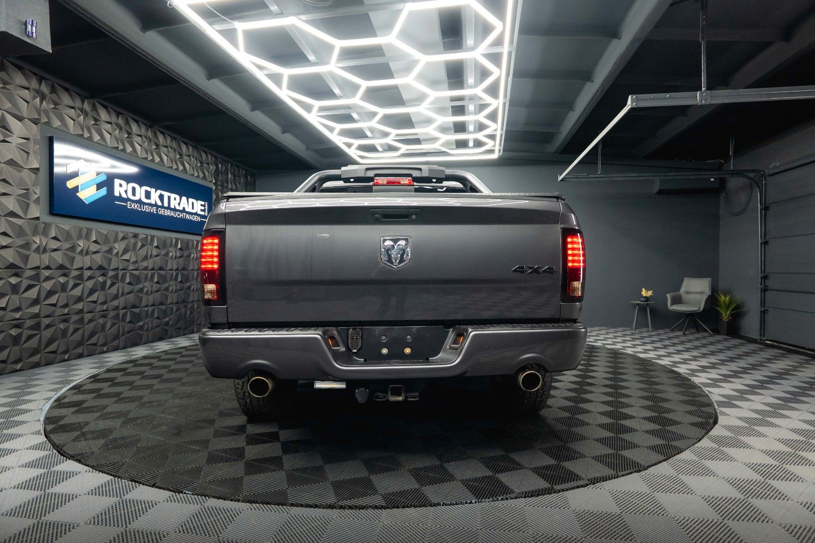 Fahrzeugabbildung Dodge RAM 5.7 V8 HEMI 4x4 Sport LARAMIE NightPaket 19%