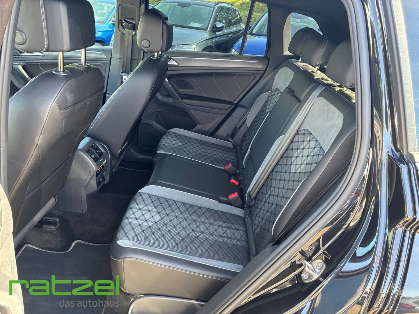 Fahrzeugabbildung Volkswagen Tiguan R-Line 1.5 TSI DSG Sportpaket AHK-klappba